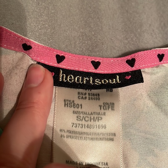 EUC women’s HeartSoul scrub top, size small - Picture 4 of 6